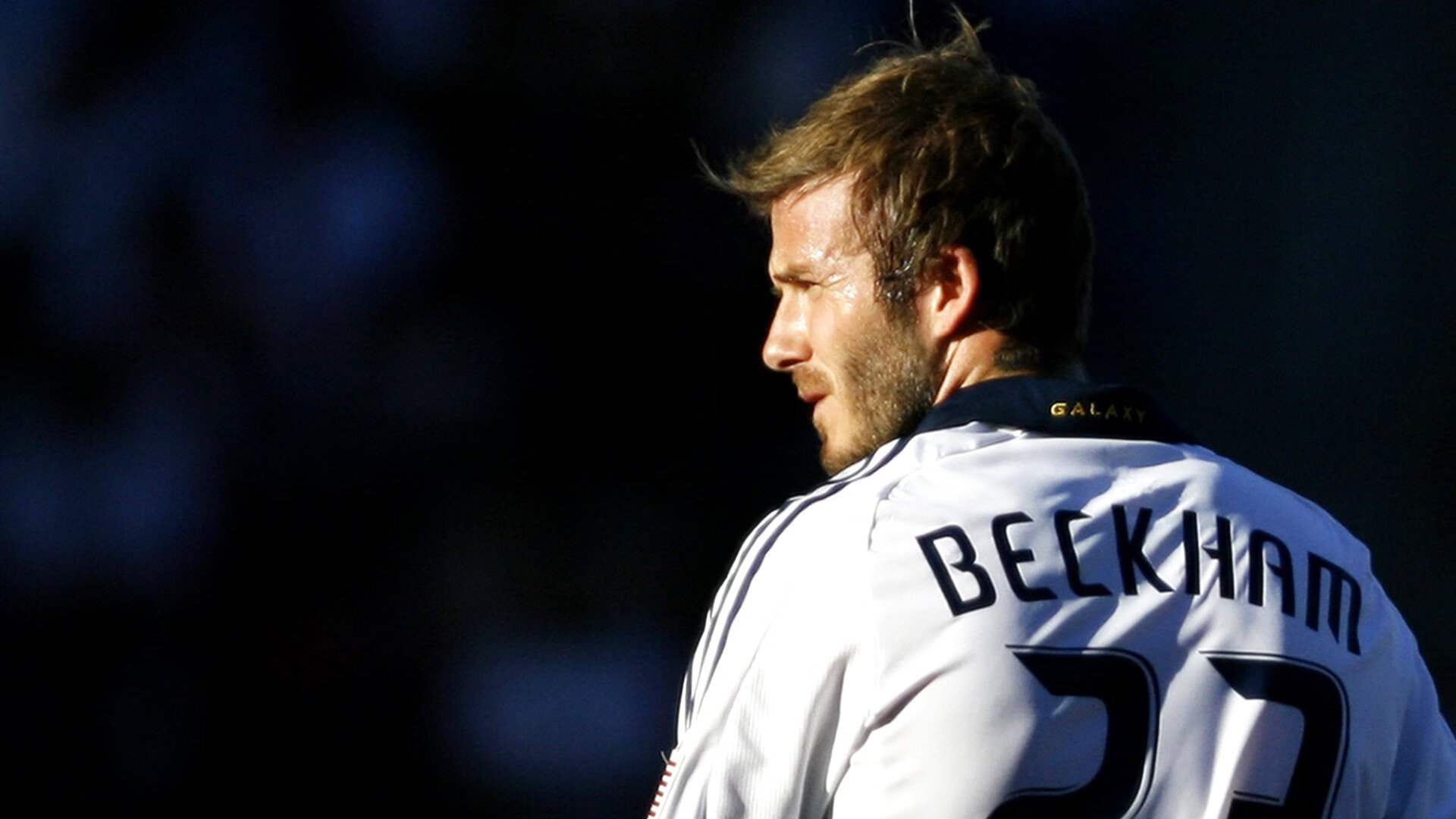 卡迪夫城边路渗透犀利,蓝鸟军团稳步前进,卡迪夫蓝调风格